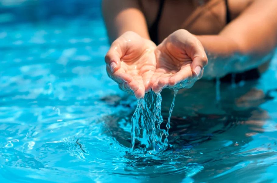 Come pulire la piscina senza stress