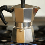 Fare il caffè con la moka è molto più ecologico che con le cialde