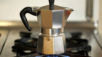 Fare il caffè con la moka è molto più ecologico che con le cialde