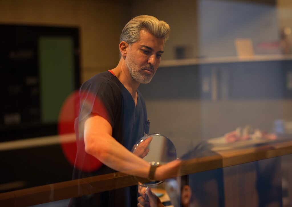 Le cuffie fanno davvero cadere i capelli? Cosa devono sapere gamer e smart worker