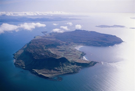 L’isola di Eigg: un microcosmo ecosostenibile in Scozia