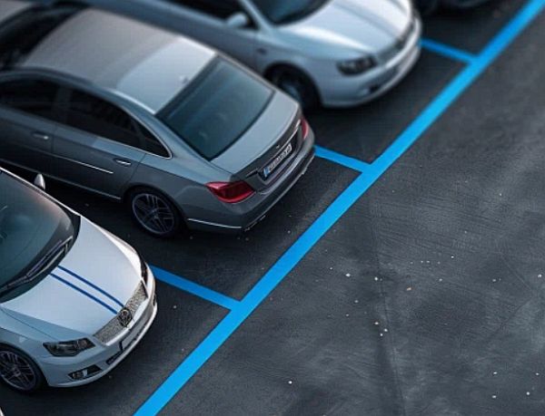 Strisce blu a Milano: tariffe, orari e come pagare la sosta dallo smartphone